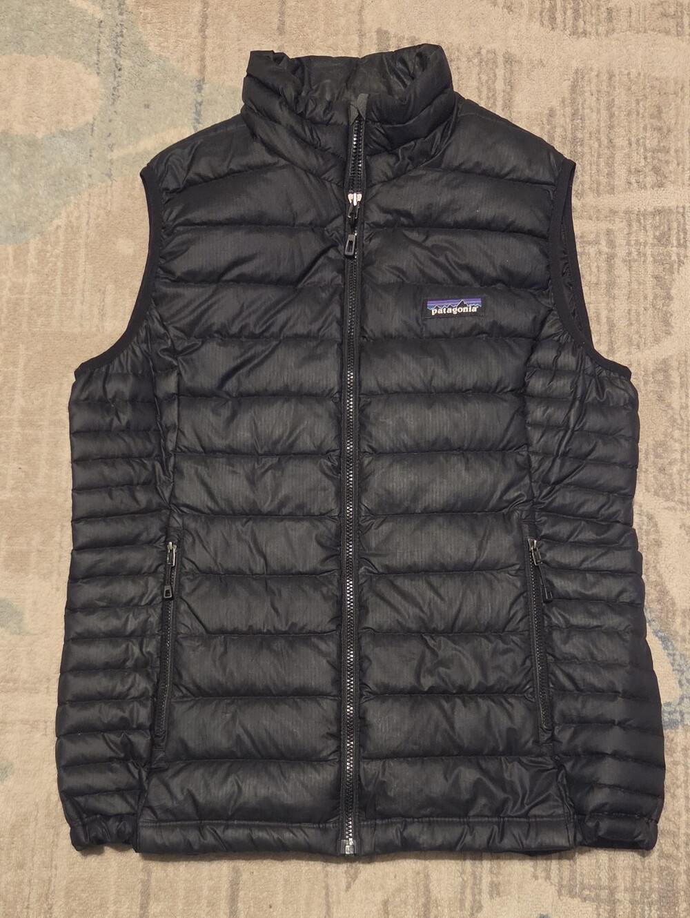 Women Patagonia Down Sweater Vest. Size M. Black.